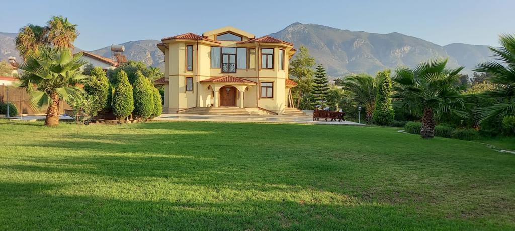 Gata villa ar premium klasi 4+2 pirmajā krastmalā, Girne