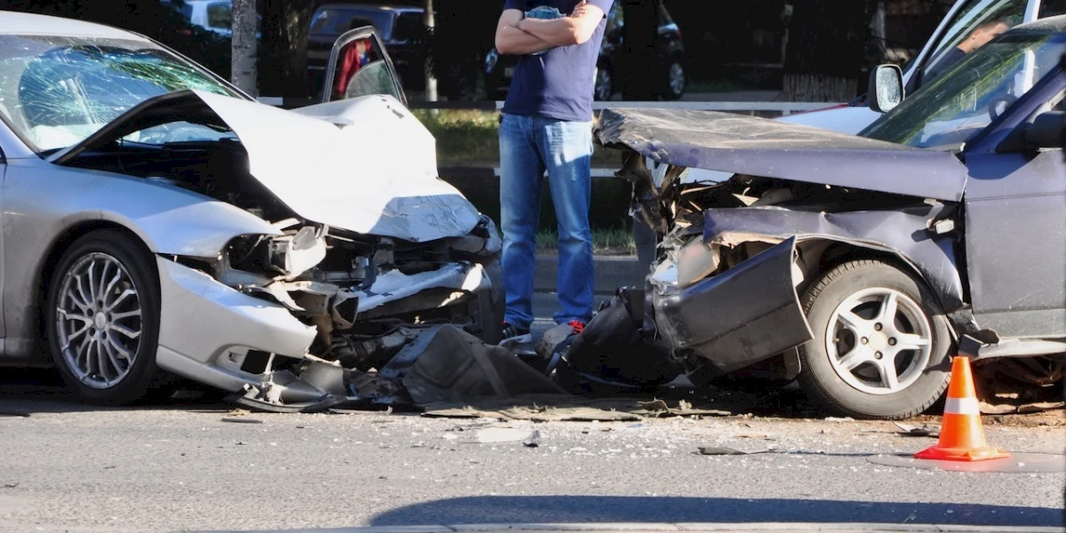 Na Cyprze kierowcy muszą przy drobnych kolizjach najpierw zrobić zdjęcia i wymienić się danymi, a następnie usunąć pojazd z drogi