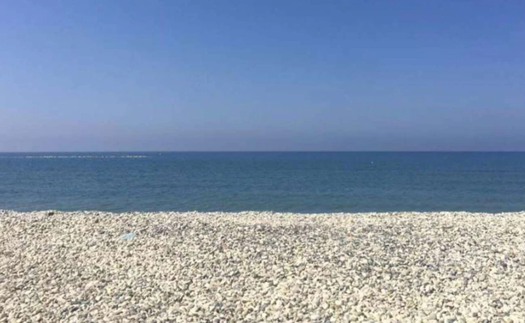 Высокое микробиологическое загрязнение в море у пляжа Айя Варвара в районе Агиос Тихонас (Лимассол)
