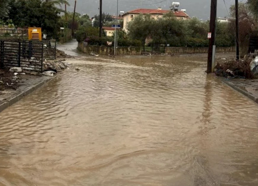 Ceļa posms starp Čatalköy un Ozanköy pagaidu slēgts lietusūdens novadīšanas darbu dēļ