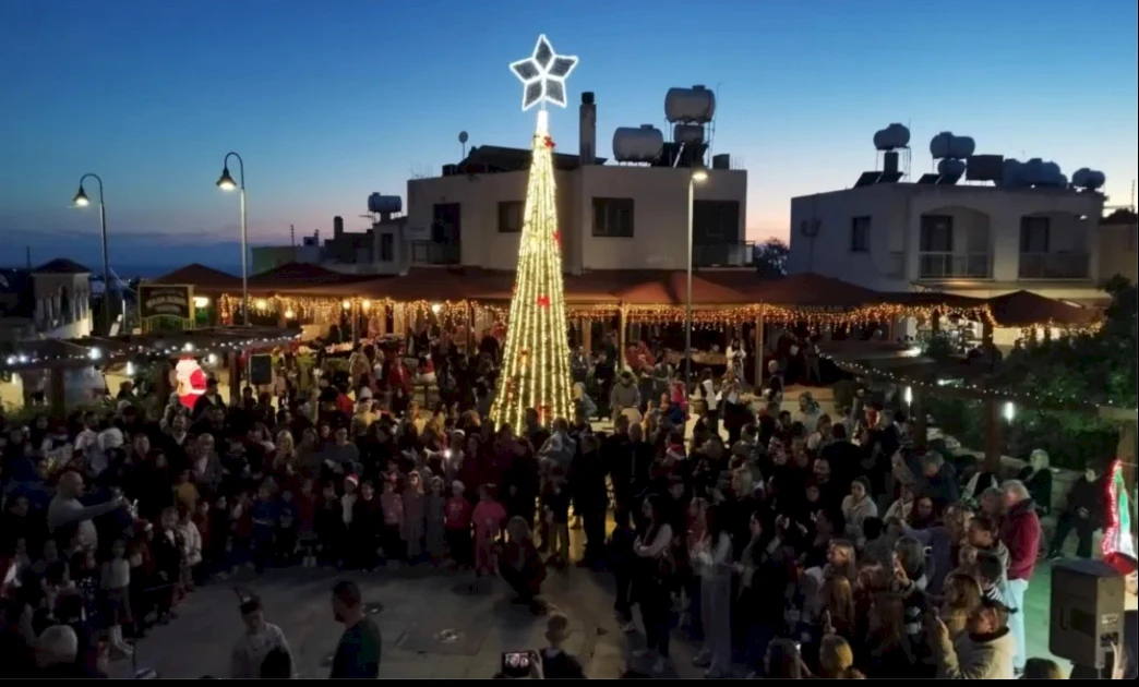 Στην Τάλα άναψαν τα χριστουγεννιάτικα φώτα