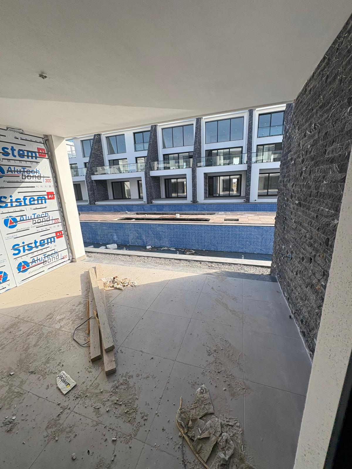 Elysium Studio — Long Beach, Iskele