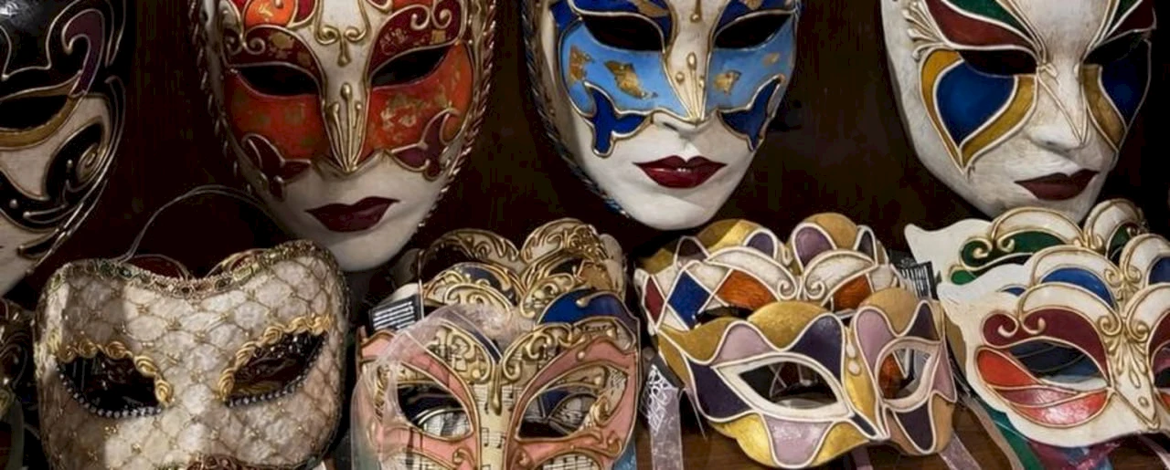 Мастер-класс по росписи и декору карнавальных масок