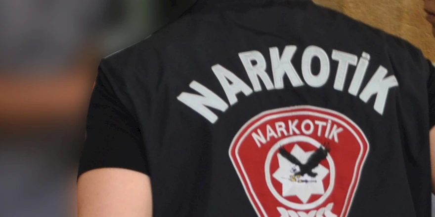 Полиция задержала мужчину с килограммом наркотиков в автомобиле в Лефкоше